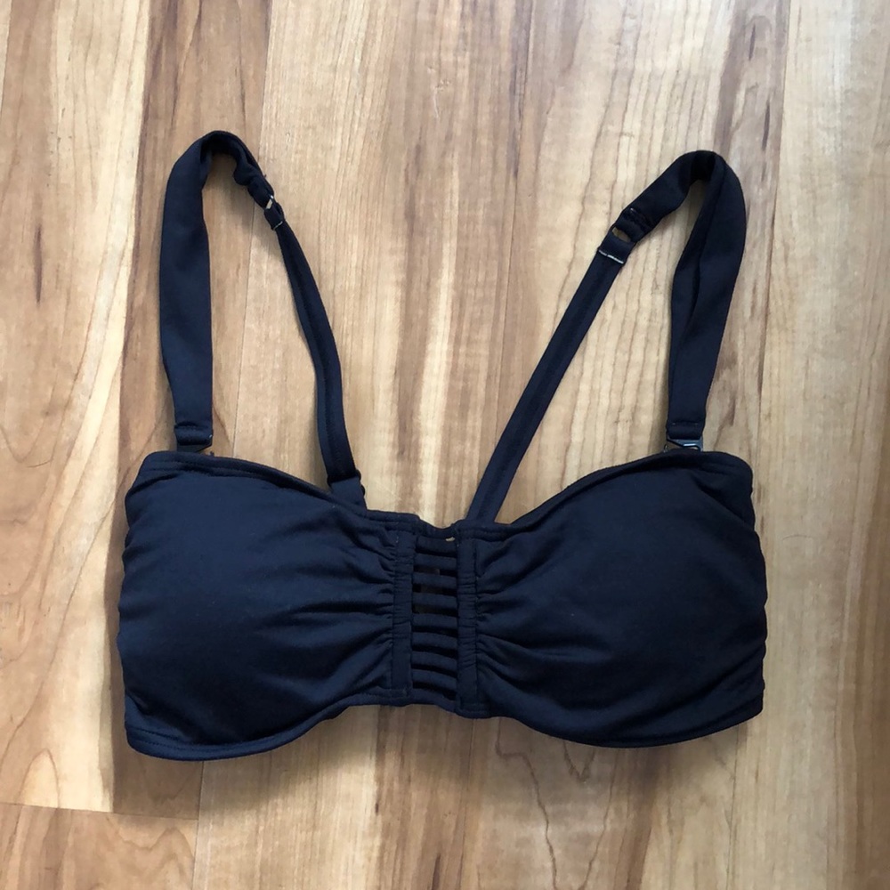Black swimsuit top (sewn in pads)
